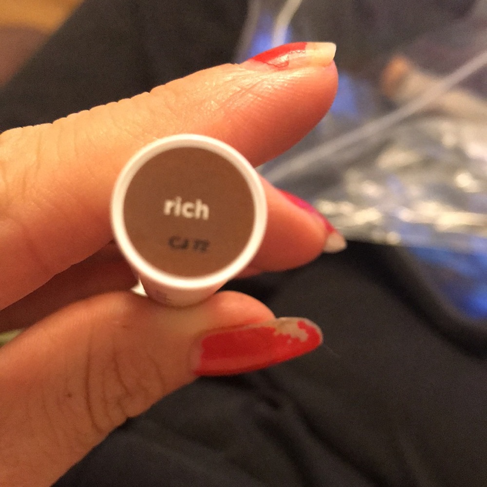 Concealer - Picture 2 of 8
